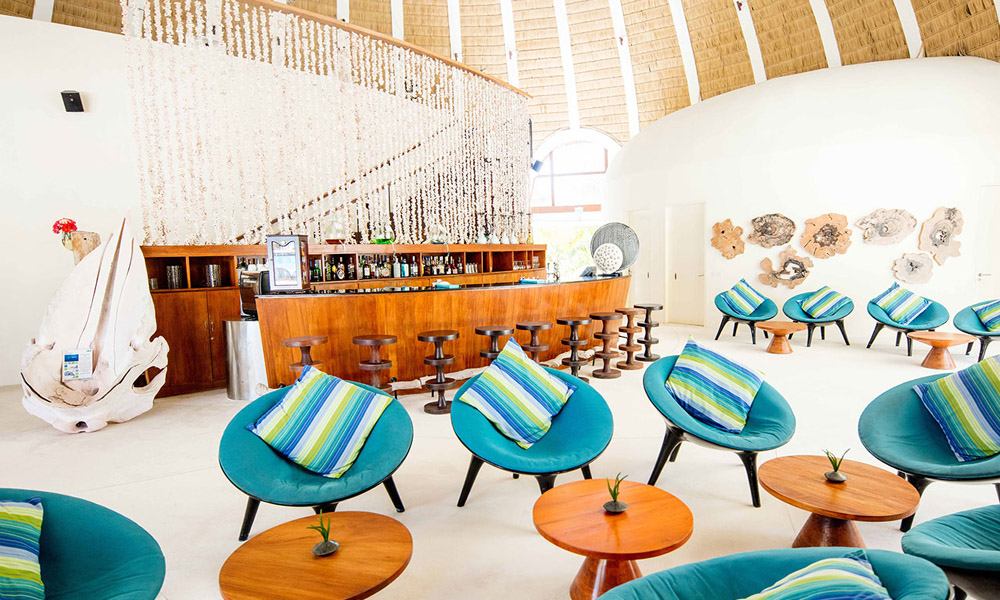 Holiday Inn Resort Kandooma - The Lounge Bar
