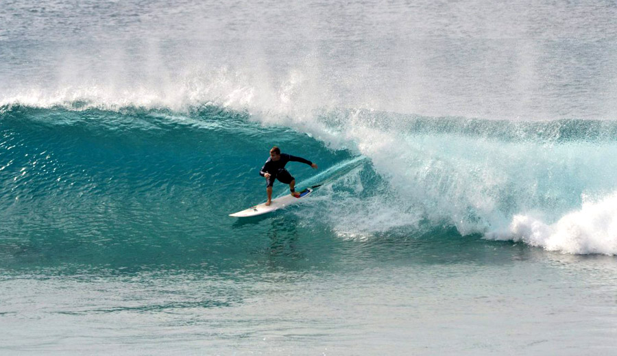 Anantara Veli Maldives Resort - Surfing