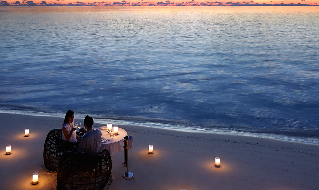 Dusit Thani Maldives - Beach Dinner