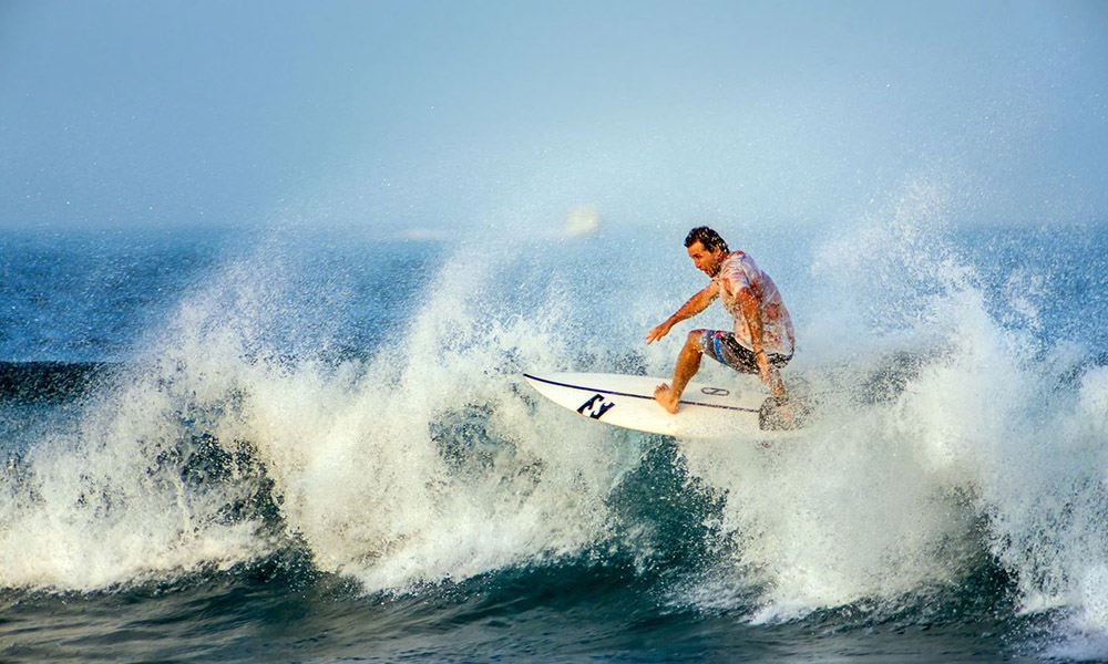 Holiday Inn Resort Kandooma - Surfing