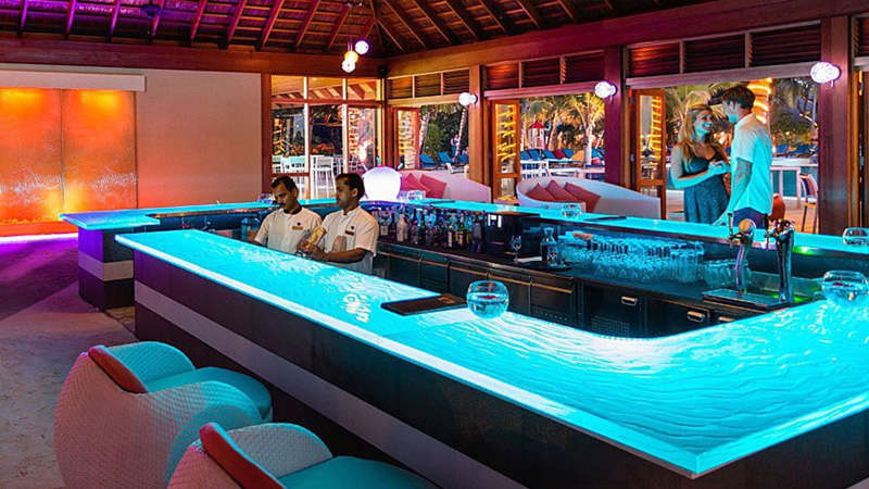 Meeru Island Resort & Spa - Bars