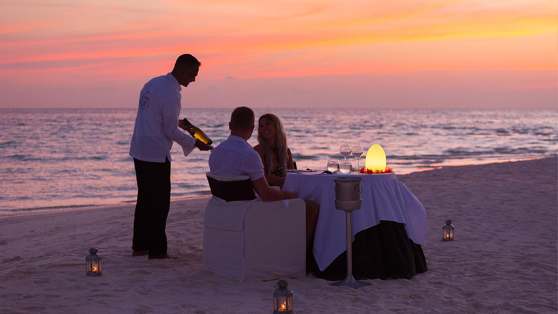 Meeru Island Resort & Spa - Dinner On The Beach