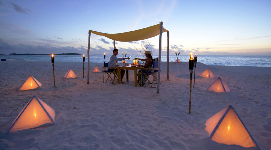Six Senses Laamu Maldives - Sandbank BBQ Dinner Experience